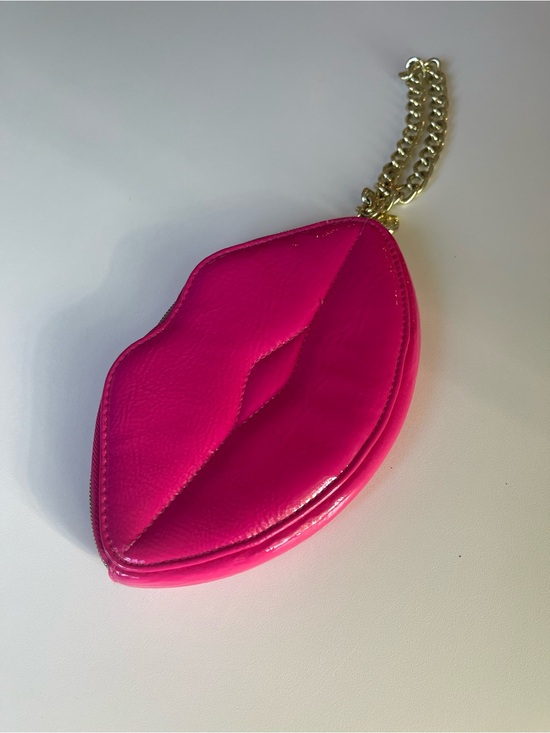 Betsey Johnson Handbags - Betsey Johnson Hot Pink Lip-Shaped Wristlet with Gold Chain